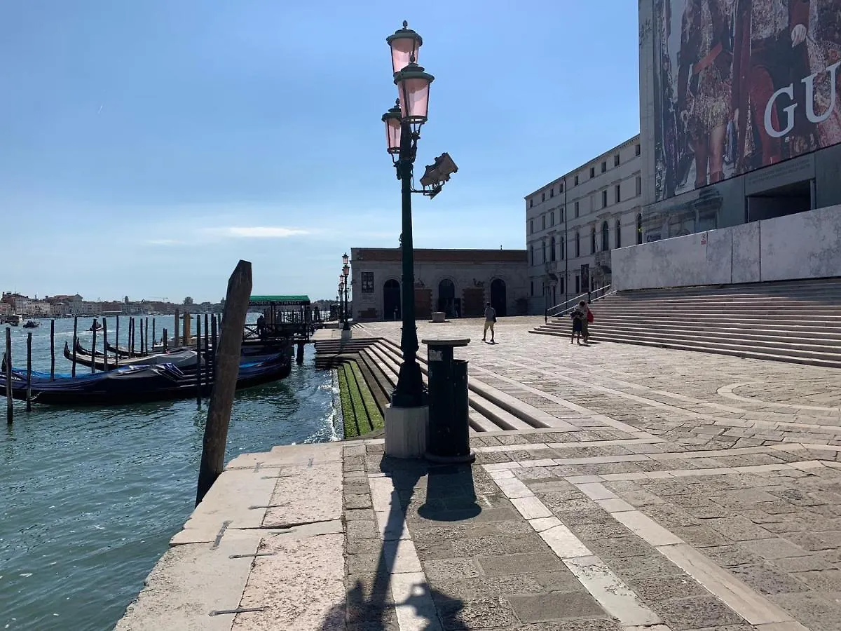 Ca' del Squero vicino alla Salute Venezia 0*,